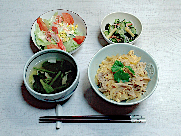 献立 149 他人丼 ほうれん草とベーコンのコンソメスープほか 俺でもできる簡単クッキング